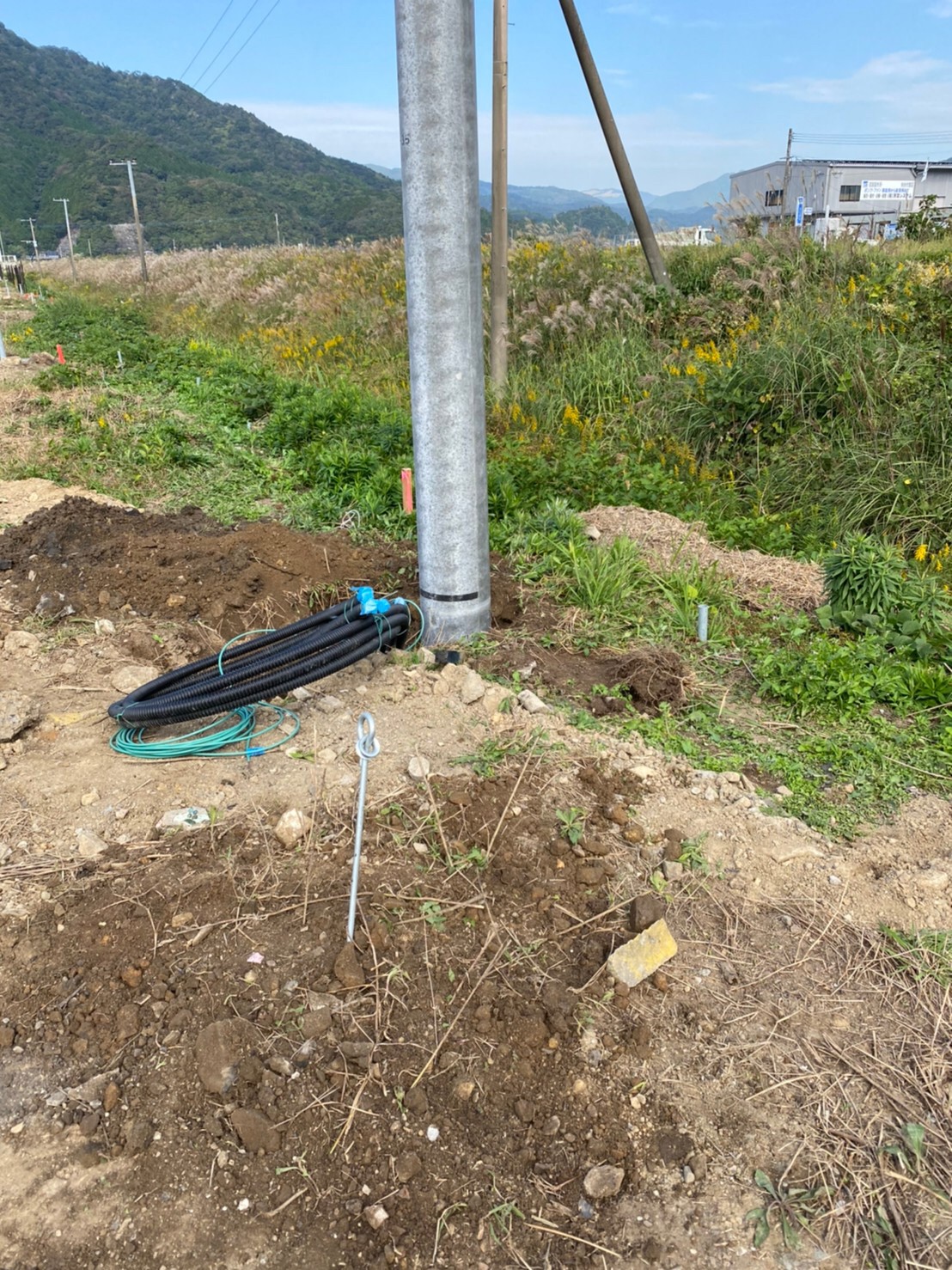 天草にて大規模な太陽光発電の工事を行なっております。