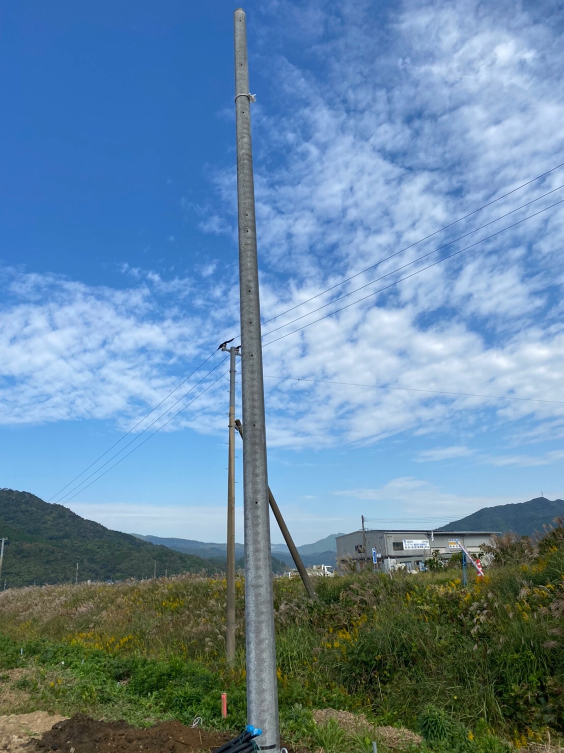 天草にて大規模な太陽光発電の工事を行なっております。