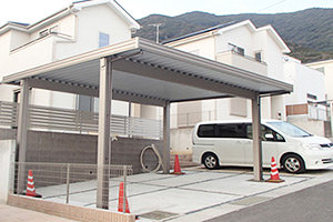 既設のガレージ屋根に設置！ カーポートごと新設！